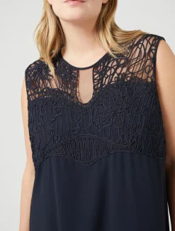 Abito in crêpe con ricamo