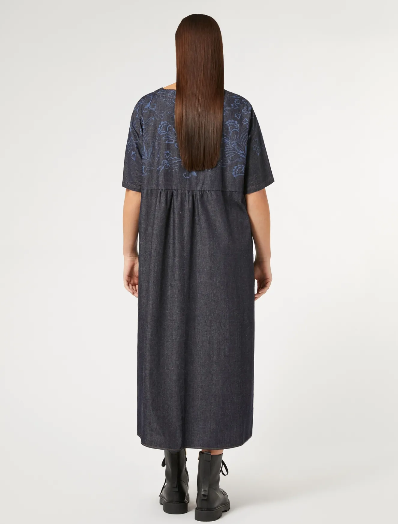 Abito in denim con ricamo