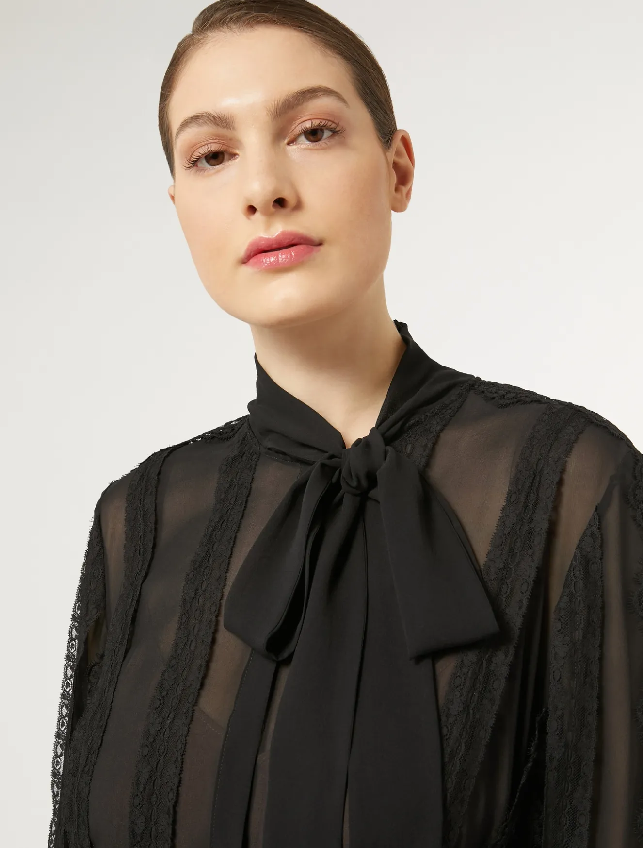 Abito in georgette di seta e pizzo