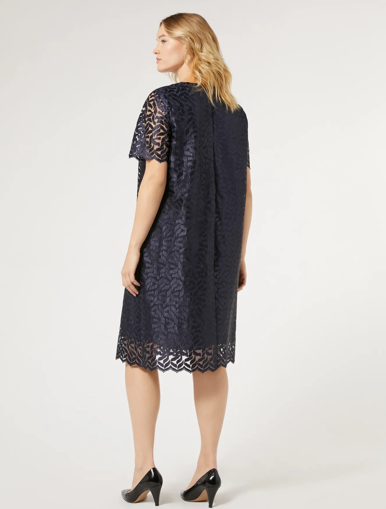 Abito in tulle ricamato