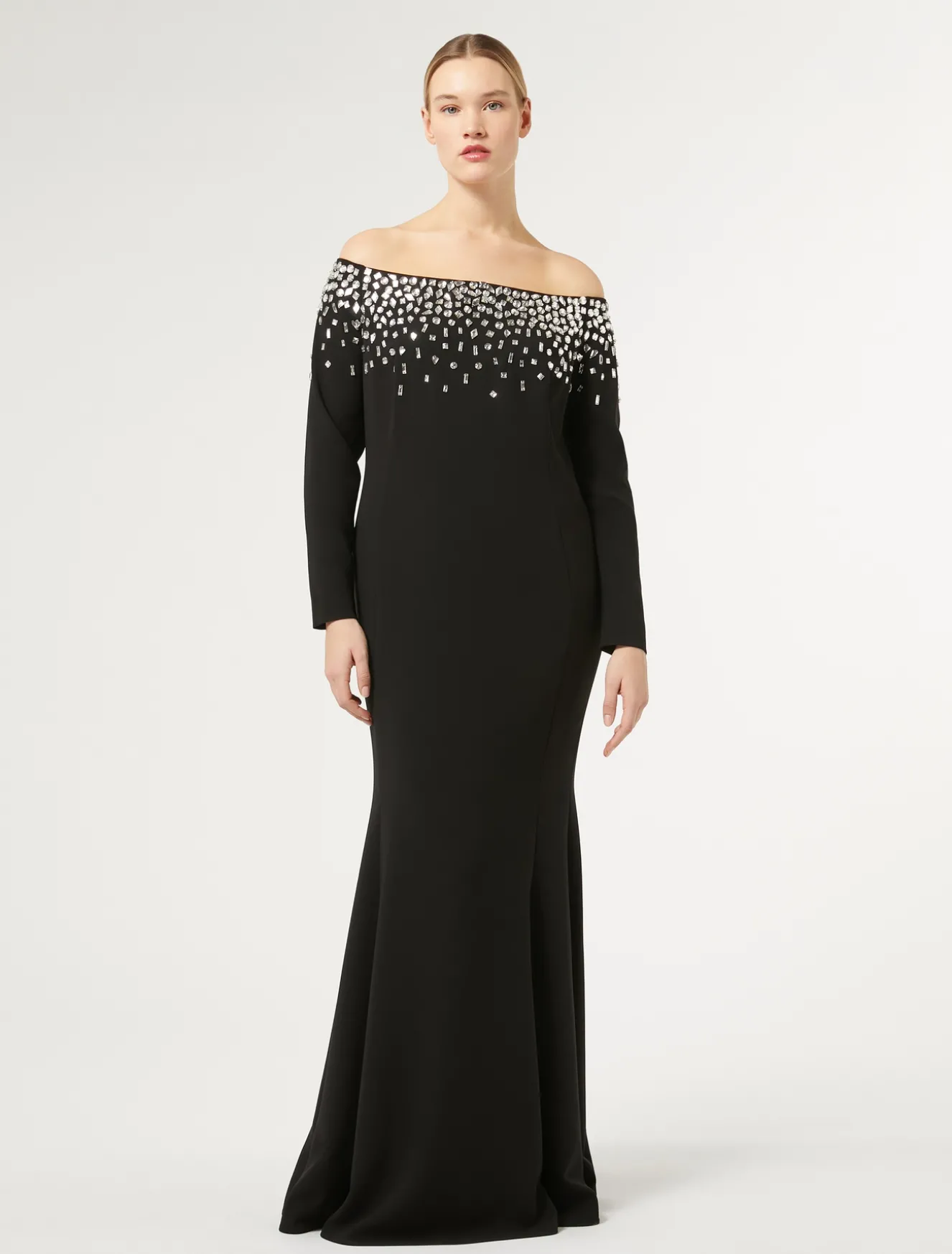 Abito lungo in cady con ricamo