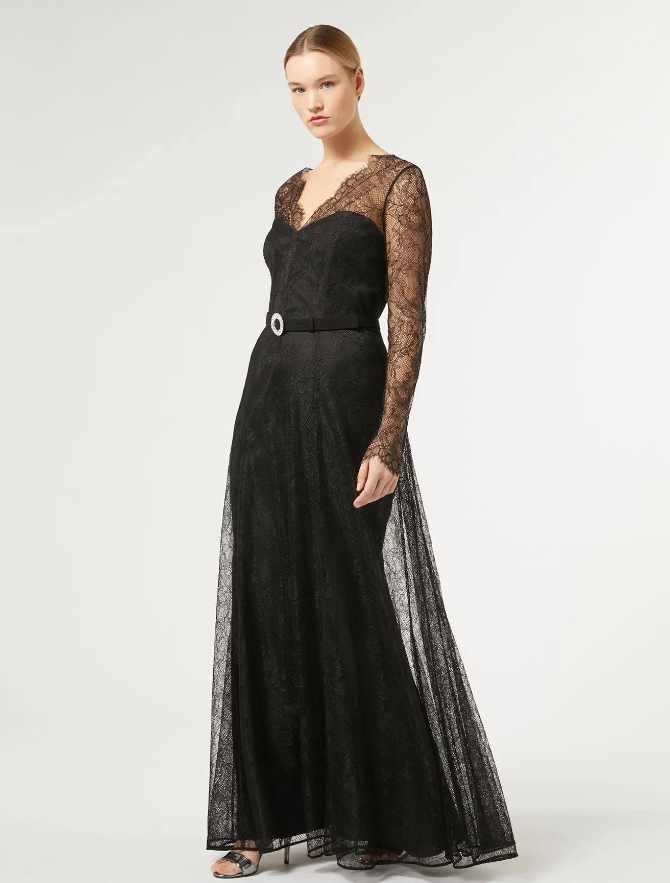 Abito lungo in pizzo