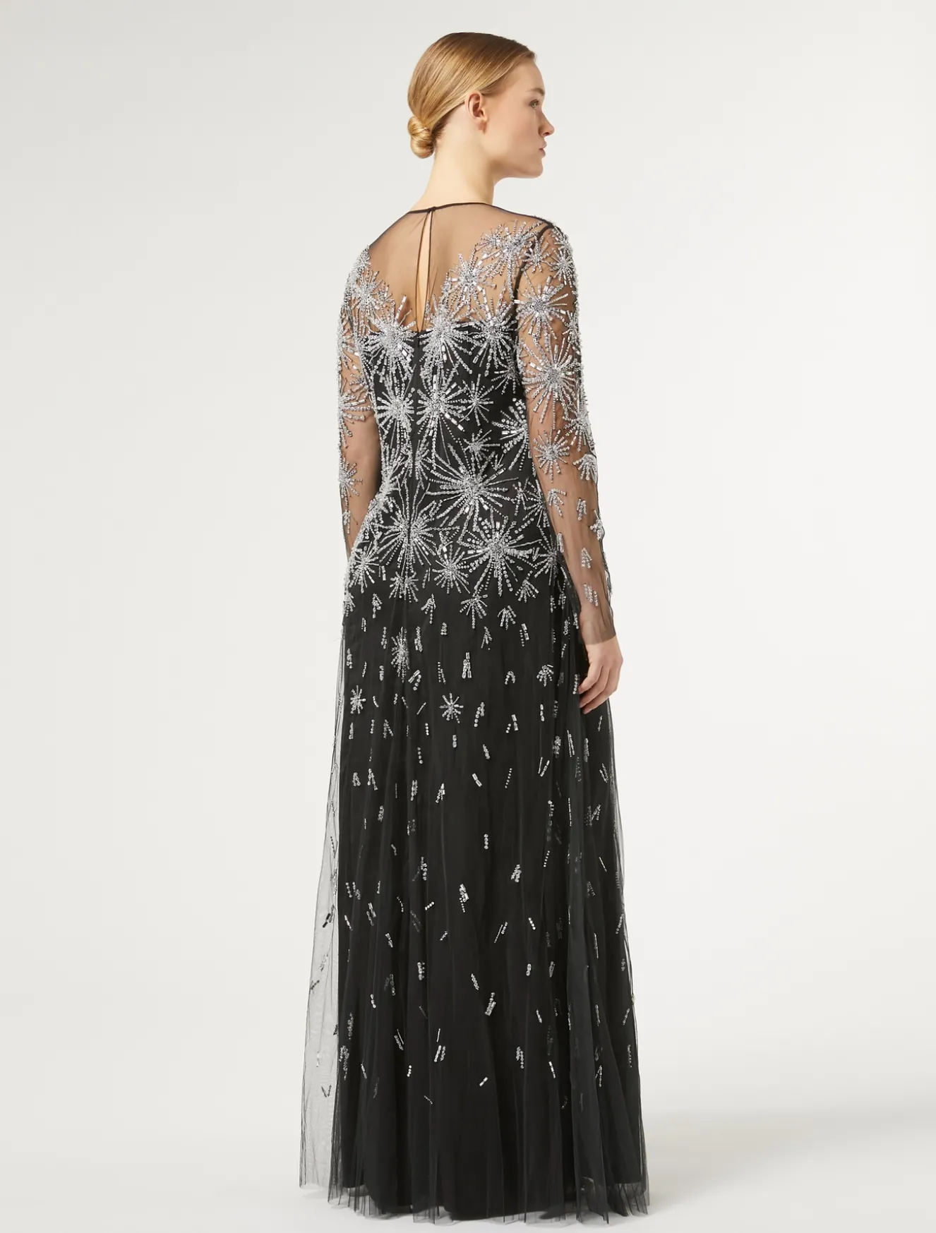 Abito lungo in tulle con ricamo