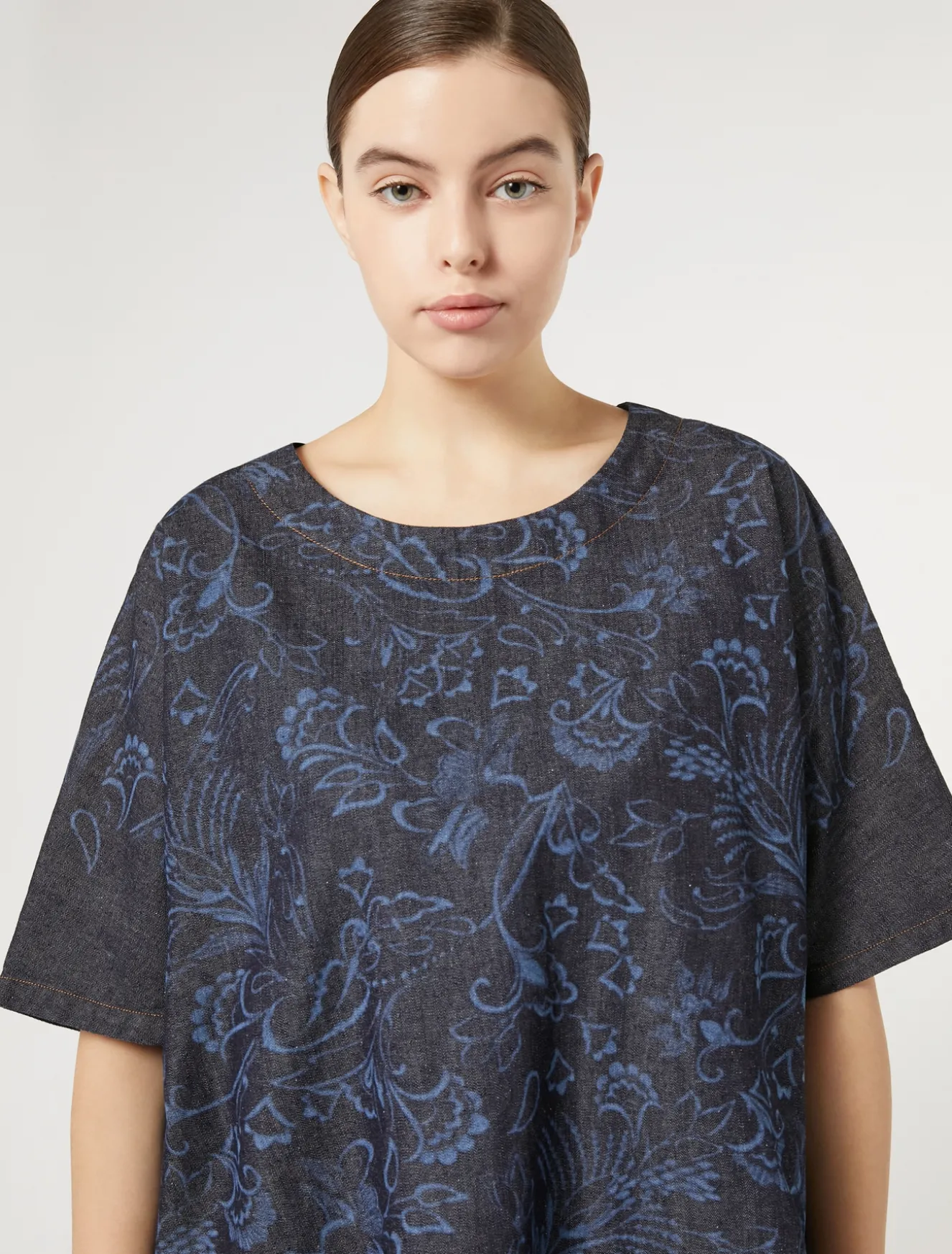 Blusa in denim laserato