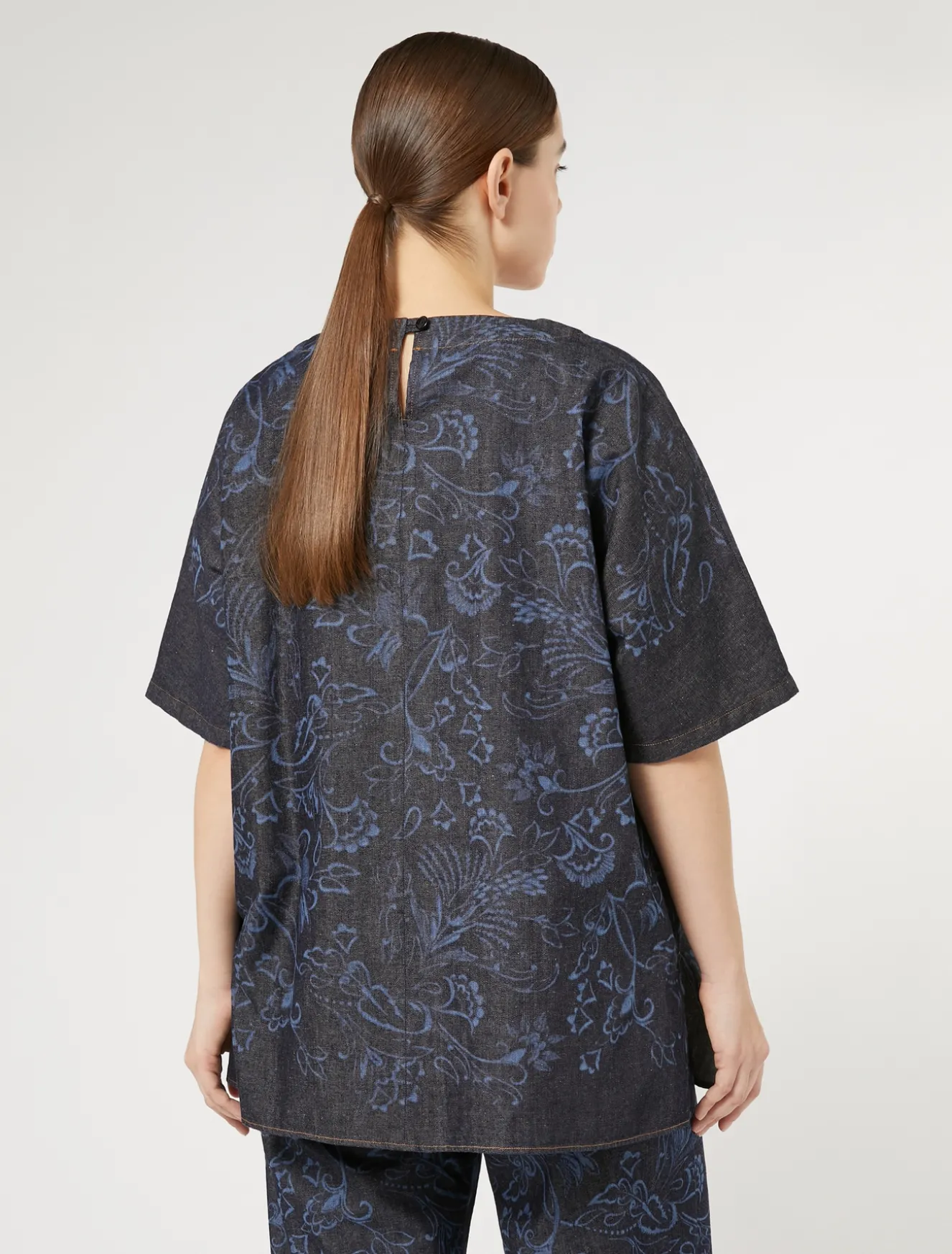 Blusa in denim laserato