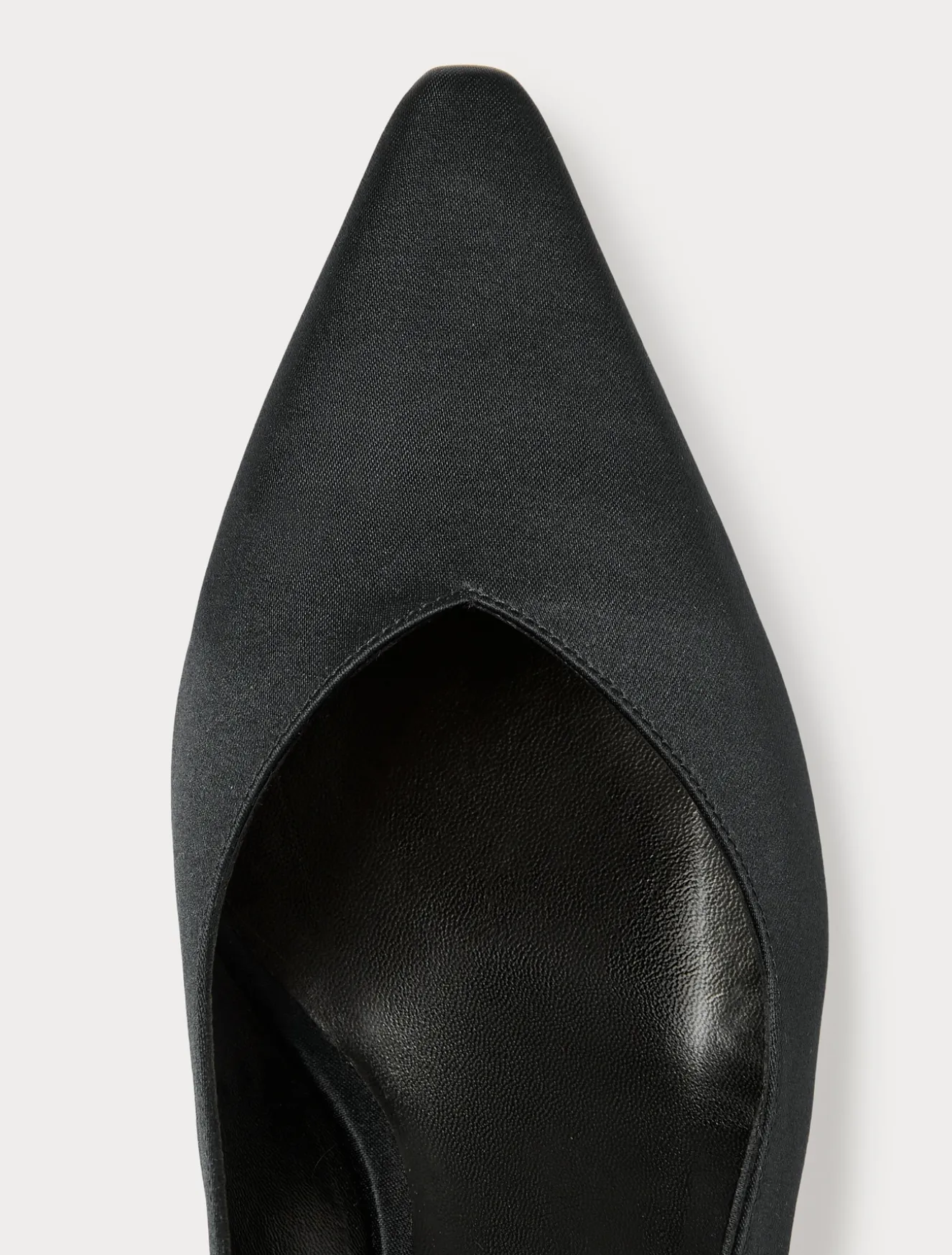Décolleté sling back in raso