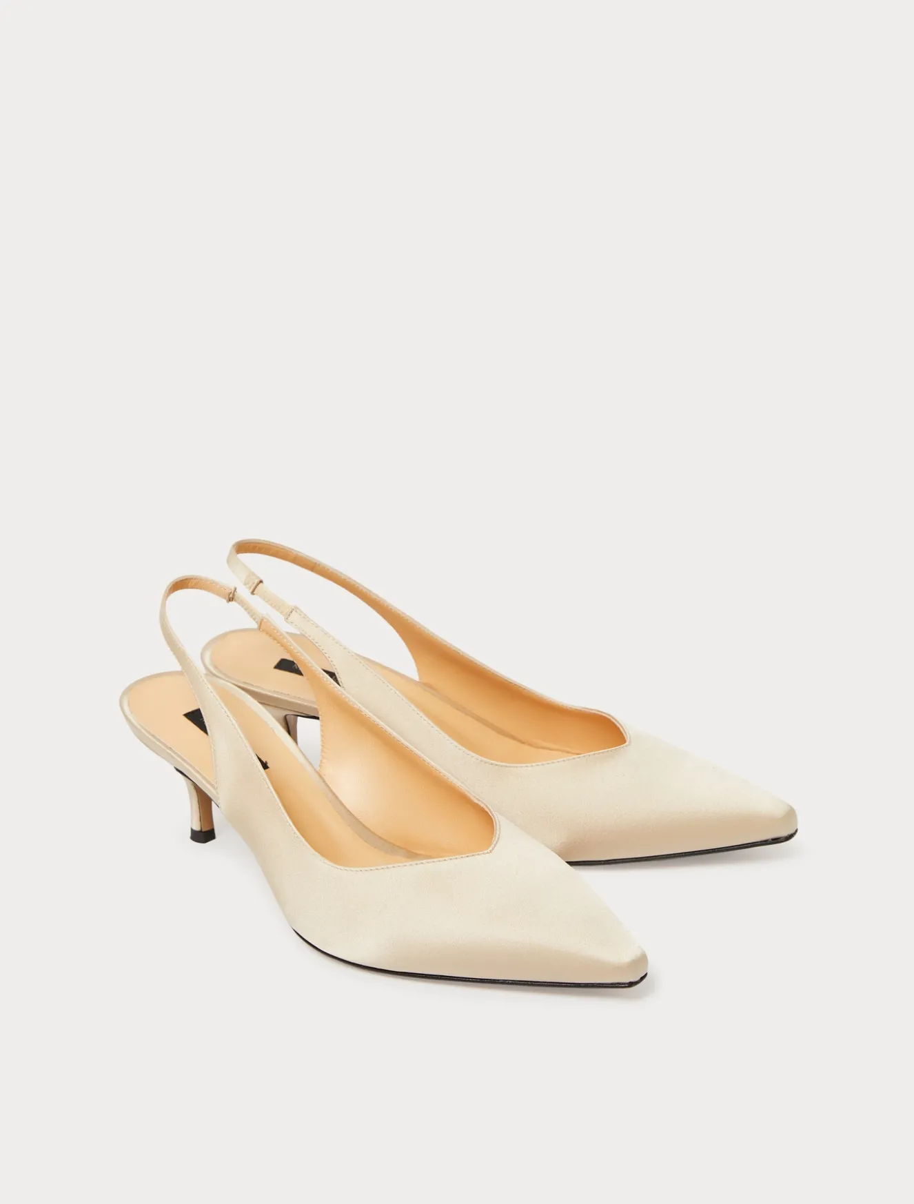 Décolleté sling back in raso