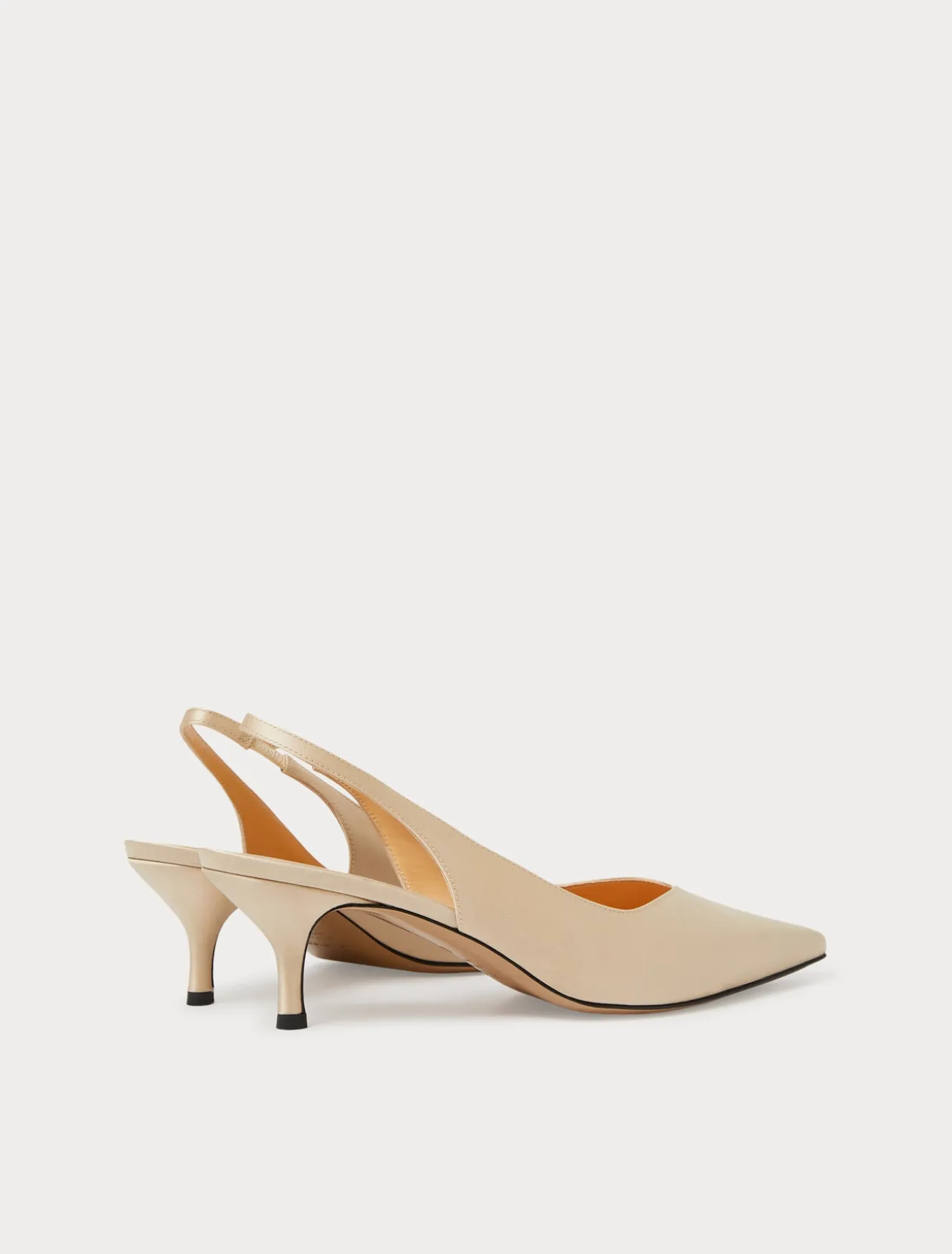 Décolleté sling back in raso