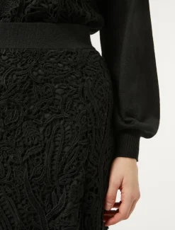 Gonna con ricamo macramè