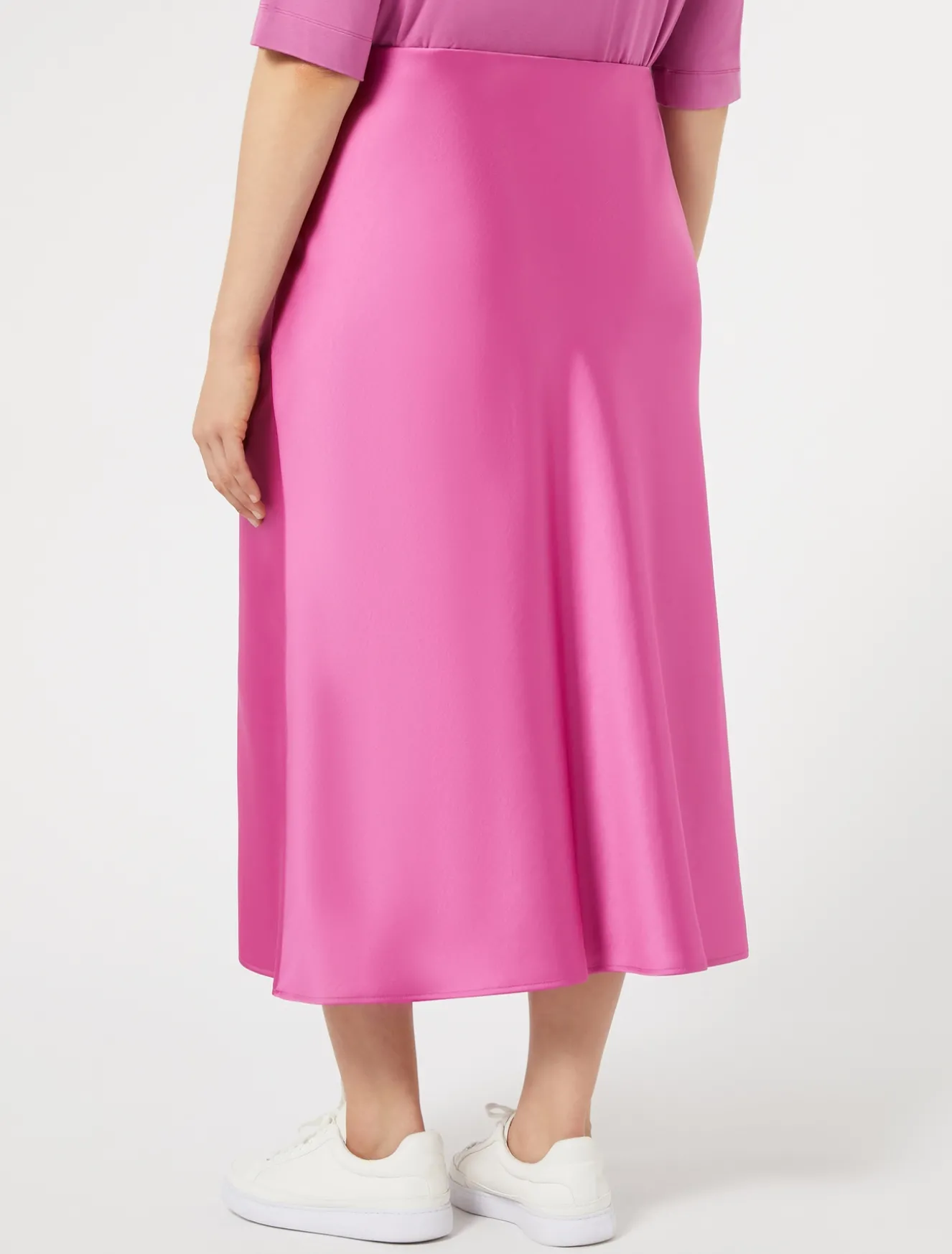 Gonna in raso fluido