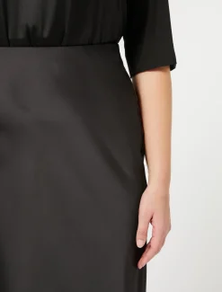 Gonna in raso fluido