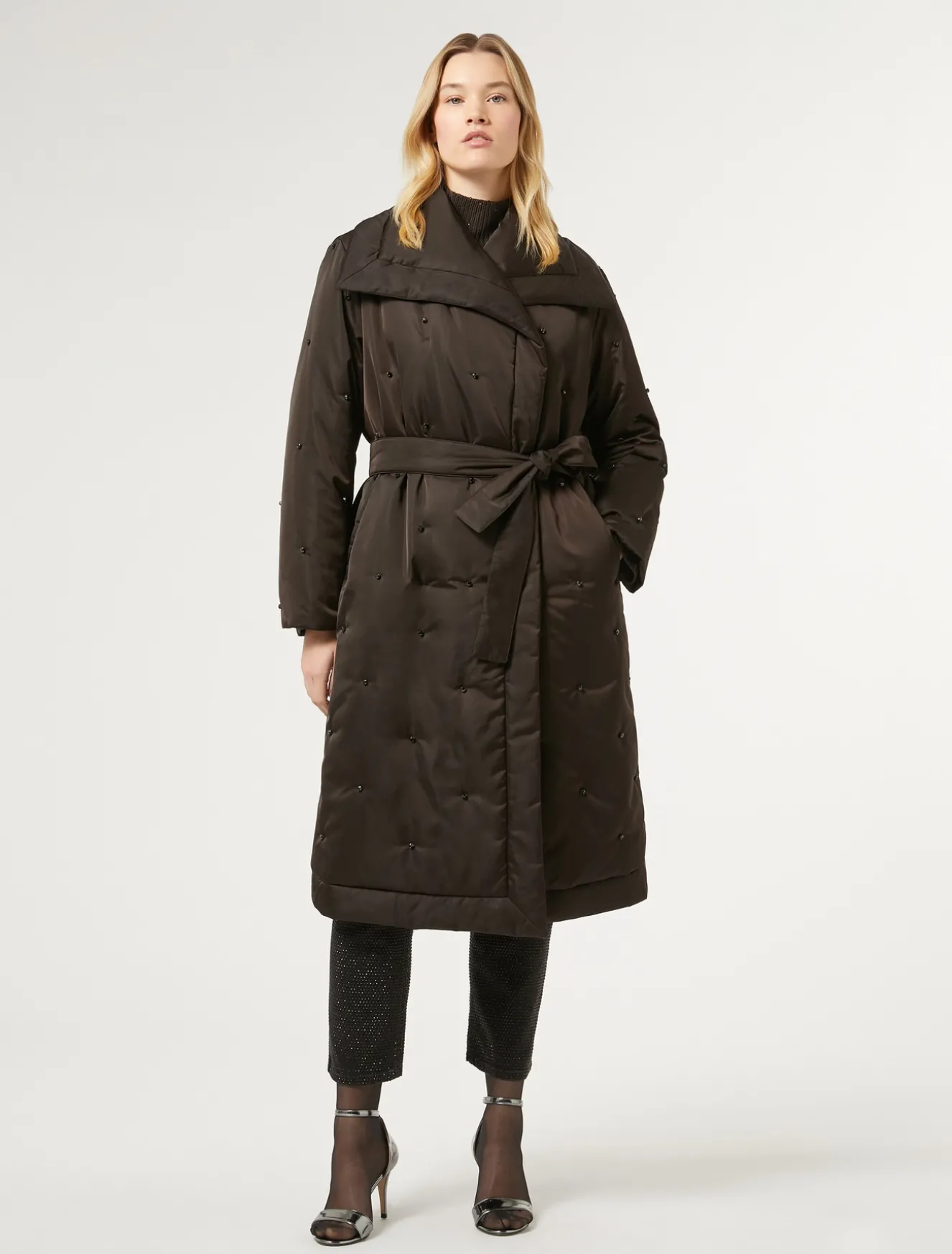 Imbottito in raso ricamato