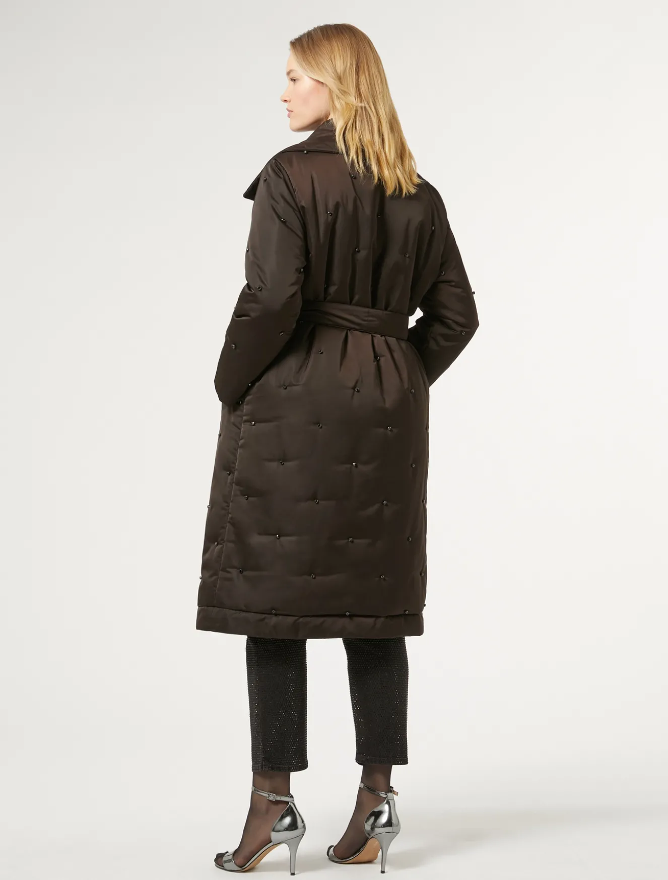 Imbottito in raso ricamato