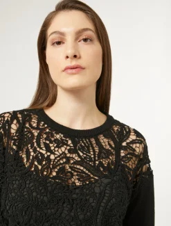 Maglia con ricamo macramè