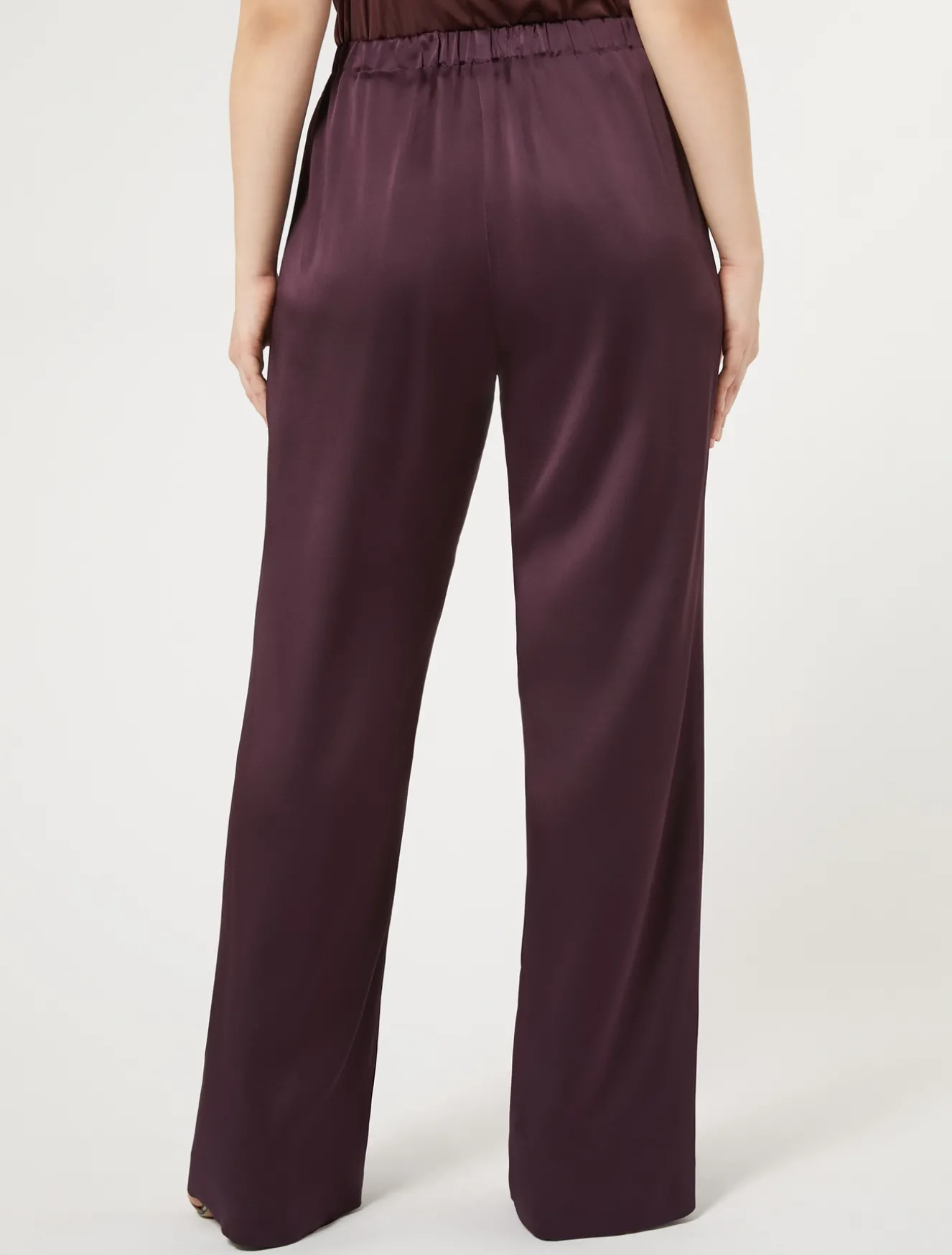 Pantaloni in envers satin lucido