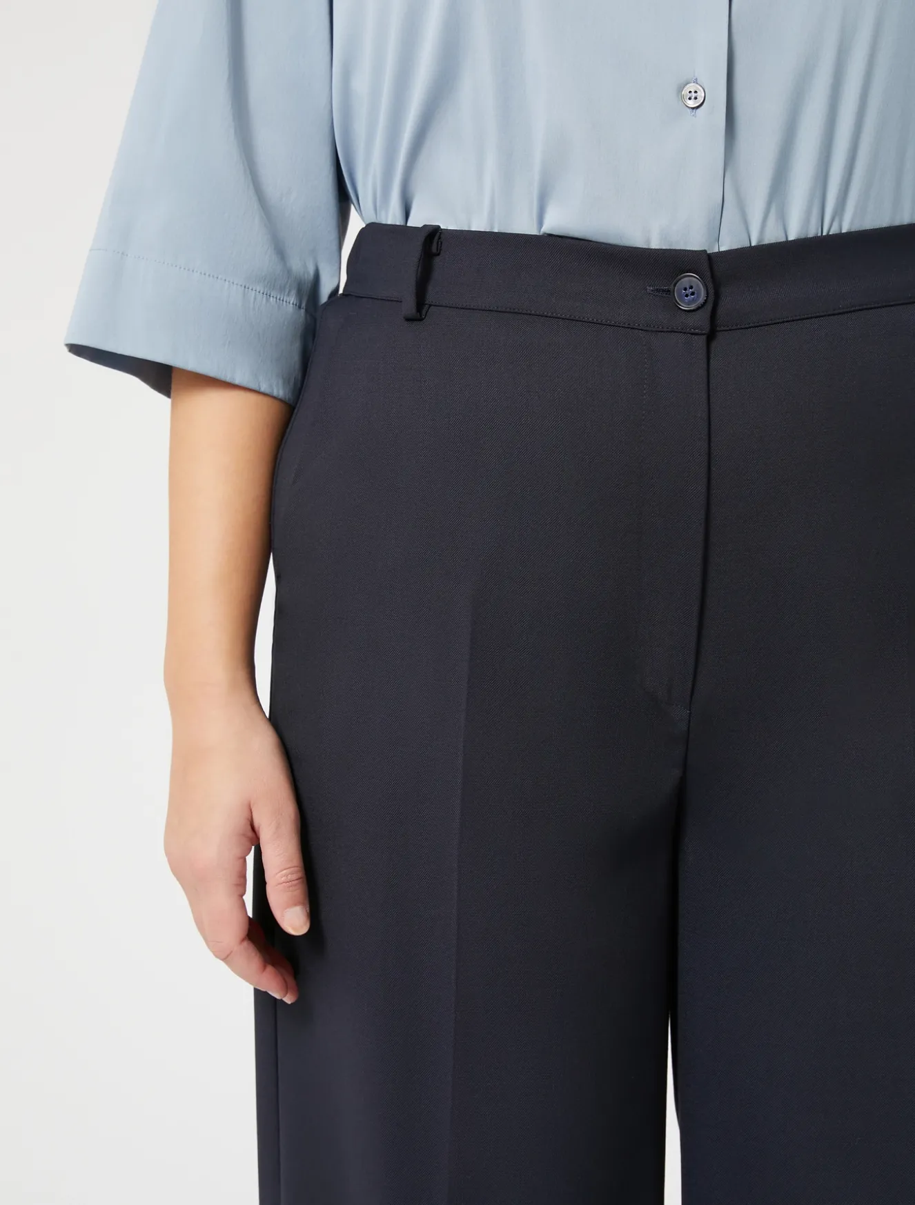 Pantaloni in gabardina fluida