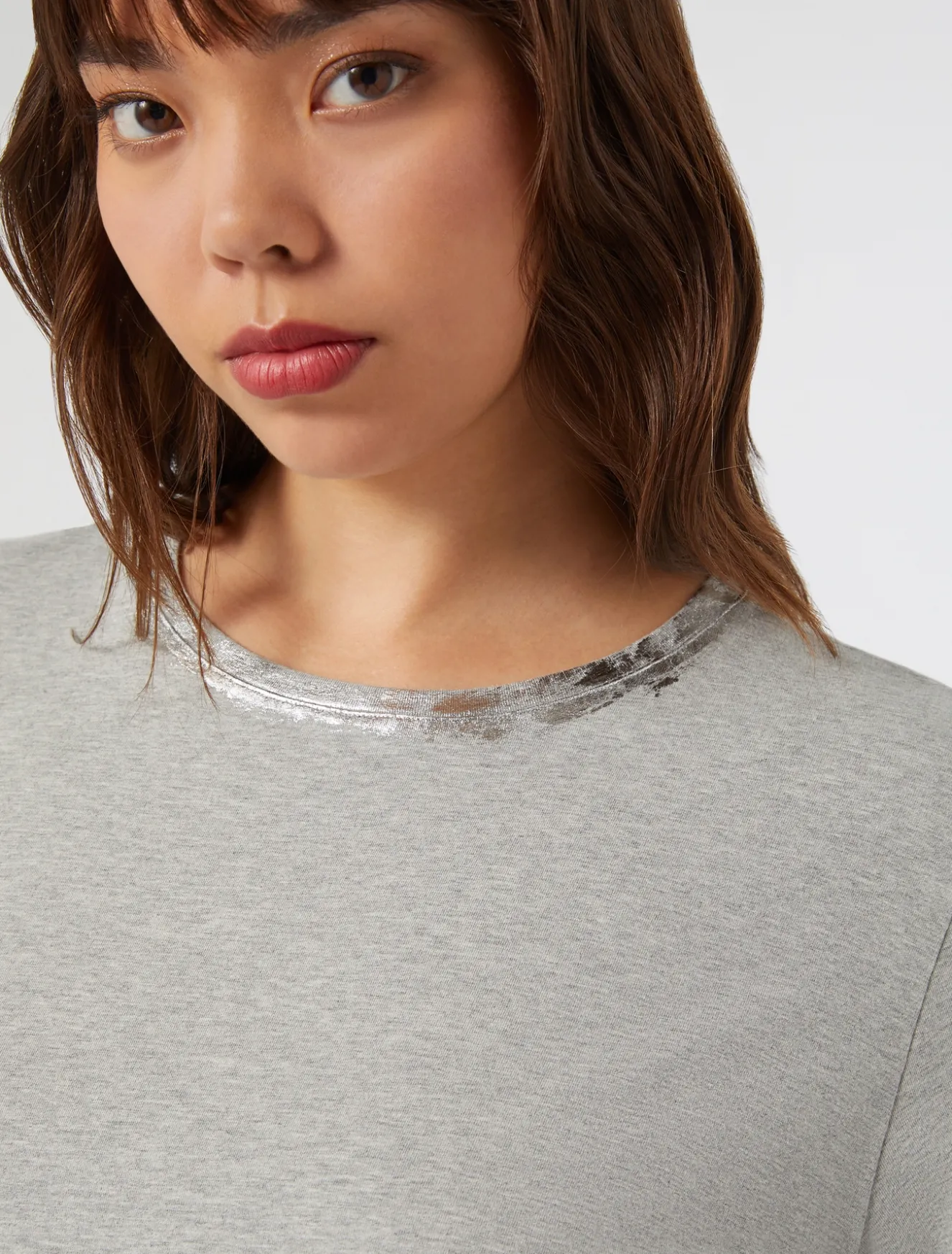 T-shirt in jersey con ricamo