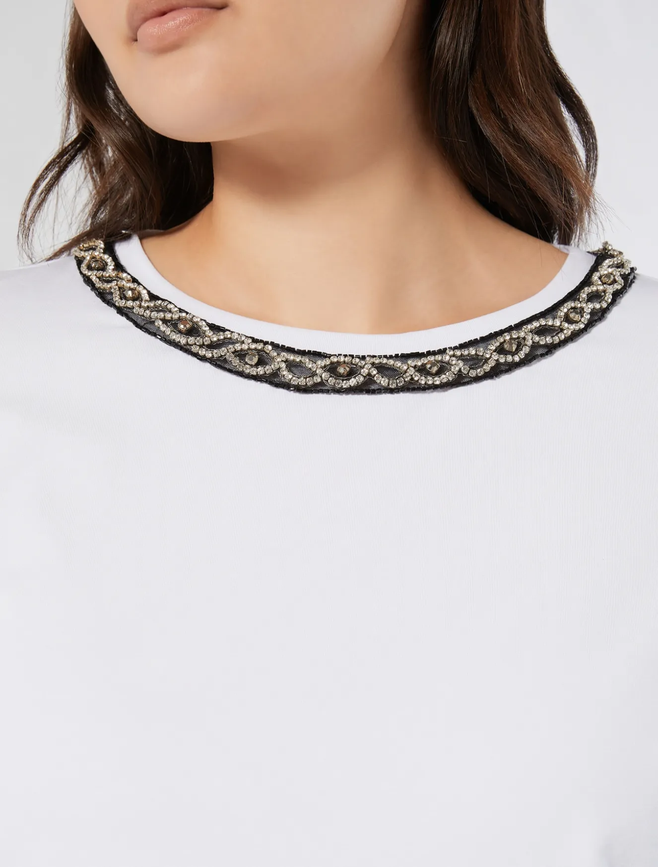 T-shirt in jersey con ricamo